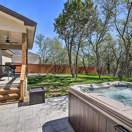 Convenient Cute Cottage Hot Tub Fire Pit Sleeps 6